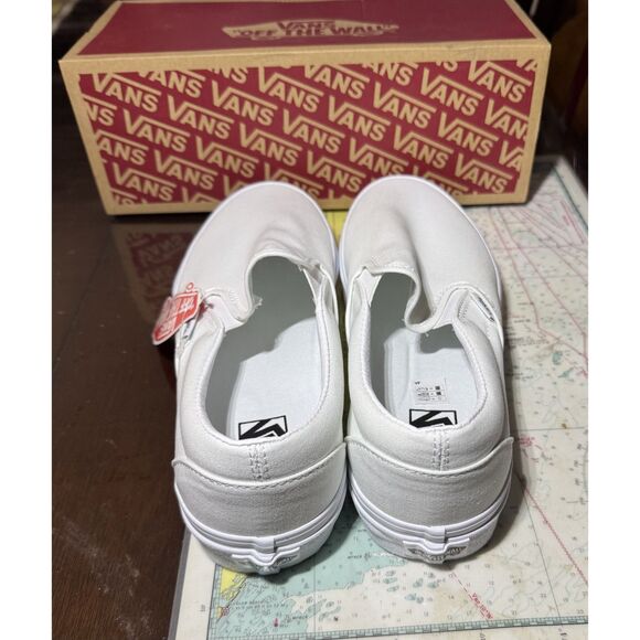 NIB Vans Classic Slip-On True White Canvas Shoes Men\'s 10.5 / Women\'s 12.0